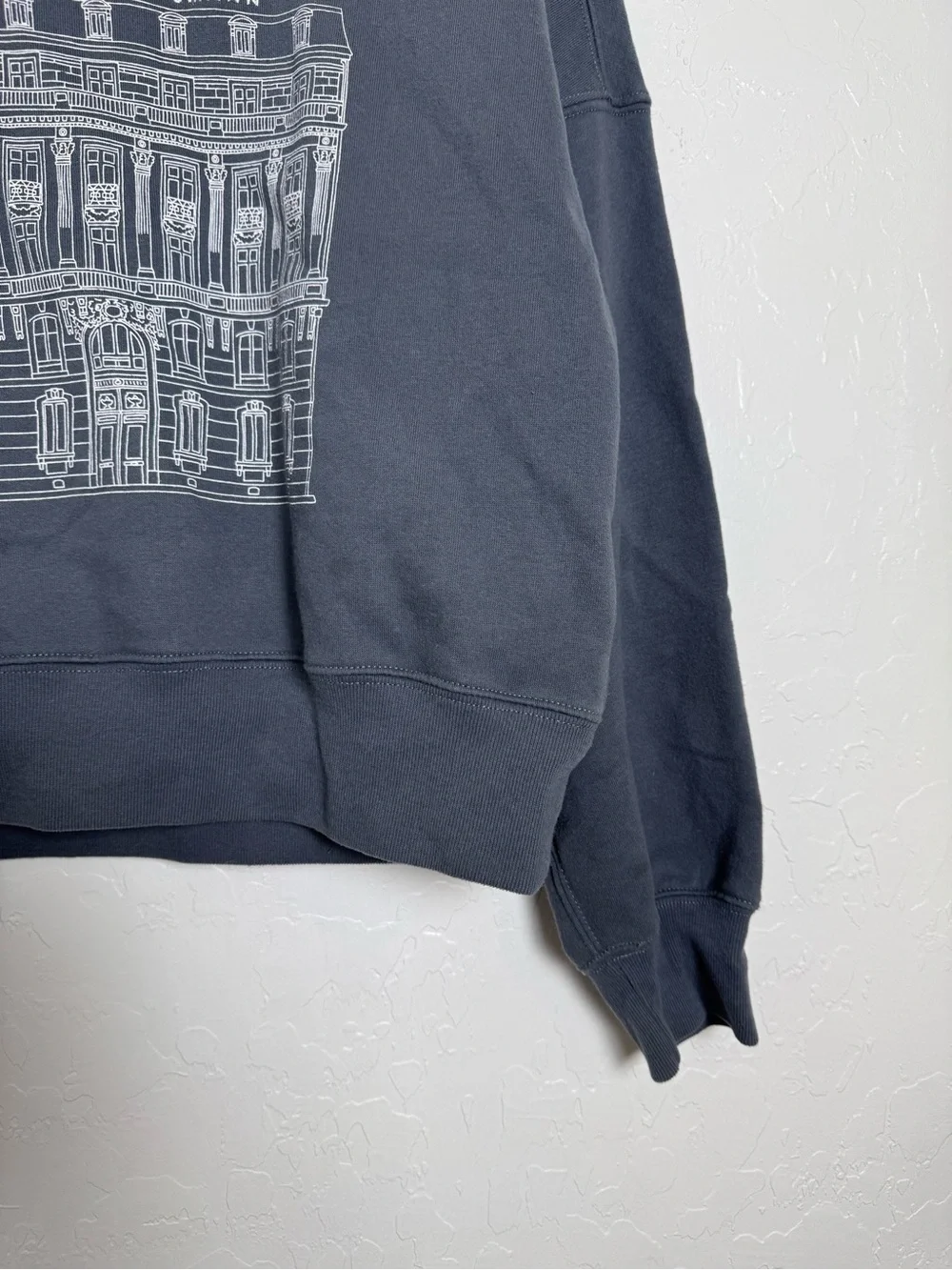 Abercrombie & Fitch Paris Graphic Gray & White Crewneck Sweatshirt Size Medium